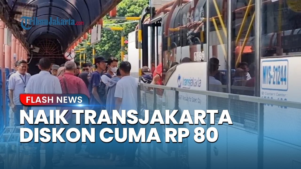 Warga Manfaatkan Diskon Tarif Rp 80 Naik Transjakarta di HUT ke-80 Republik Indonesia