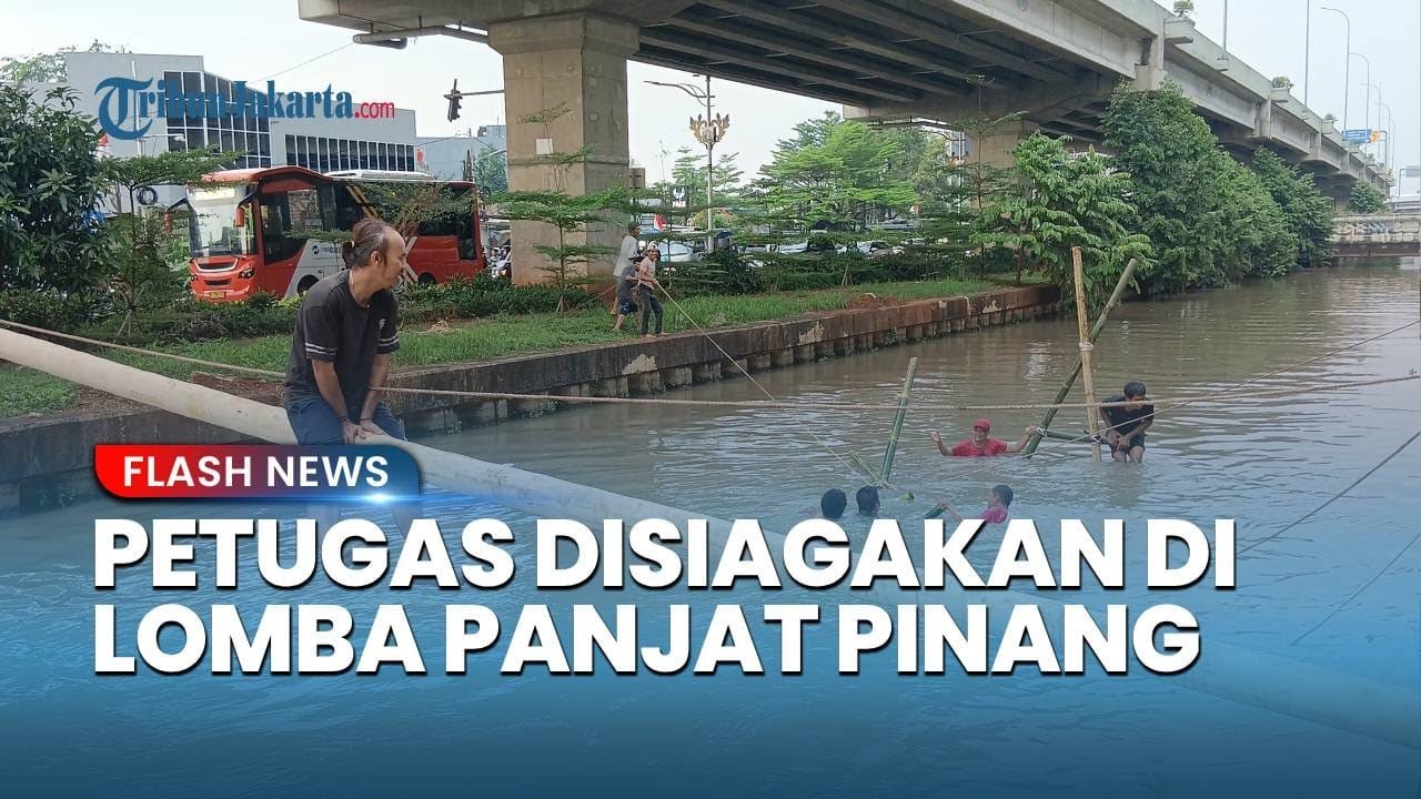 Damkar Hingga Tim Medis Disiagakan Saat Lomba Panjat Pinang di Kalimalang
