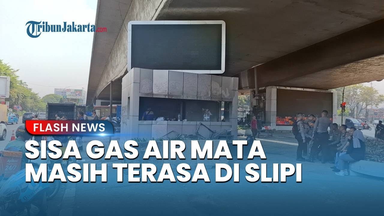 Sisa Gas Air Mata Masih Terasa, Begini Kondisi Terkini di Perempatan Slipi usai Ricuh
