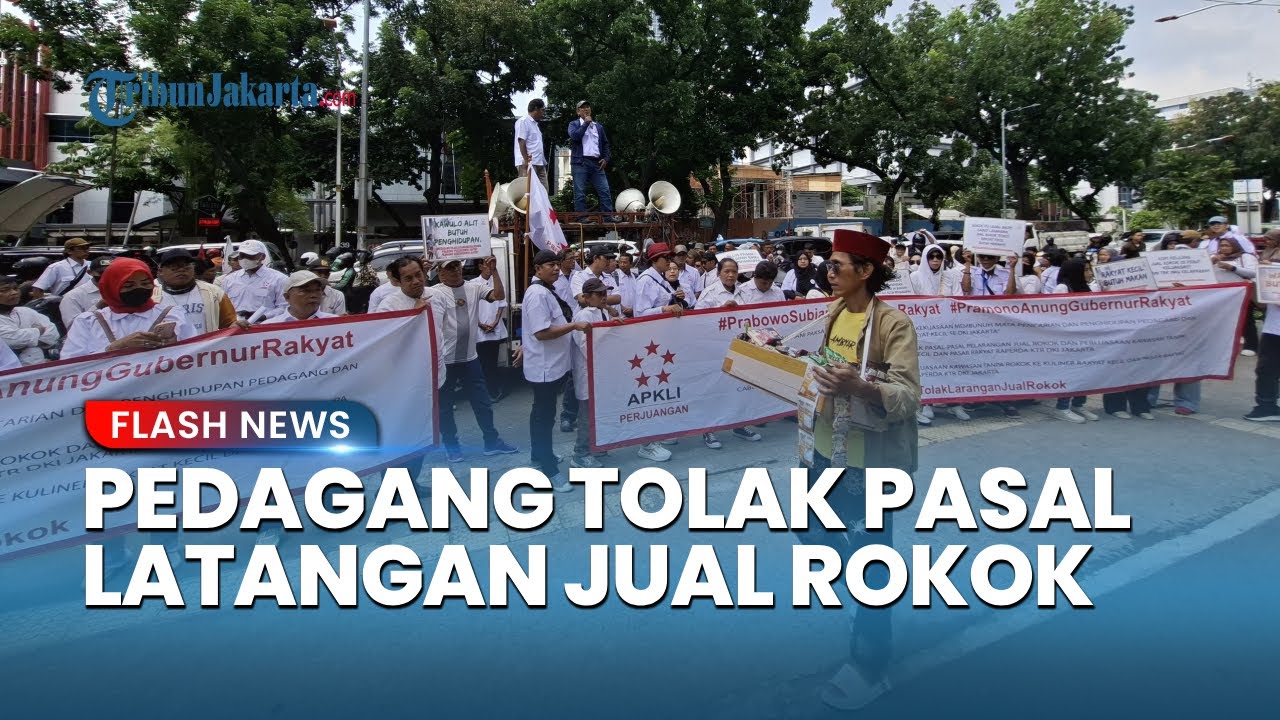 Youtube Thumnail image of : Pedagang Gelar Aksi Tolak Pasal Larangan Menjual Rokok di Ranperda KTR